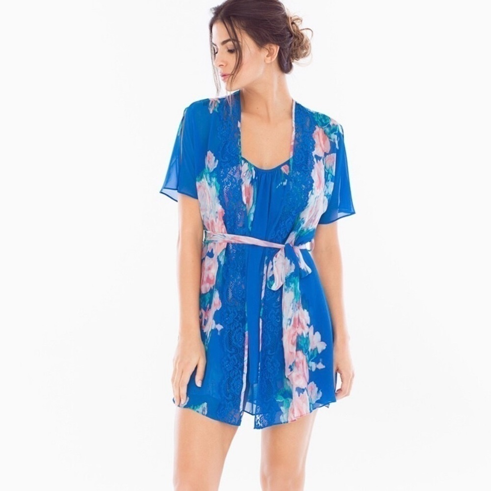 IN BLOOM
Antonia Sheer Short Robe
Floral Print small